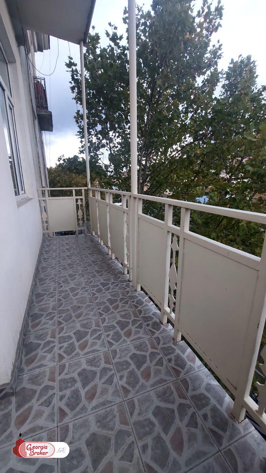 продается квартира с новым ремонтом 5-комнат